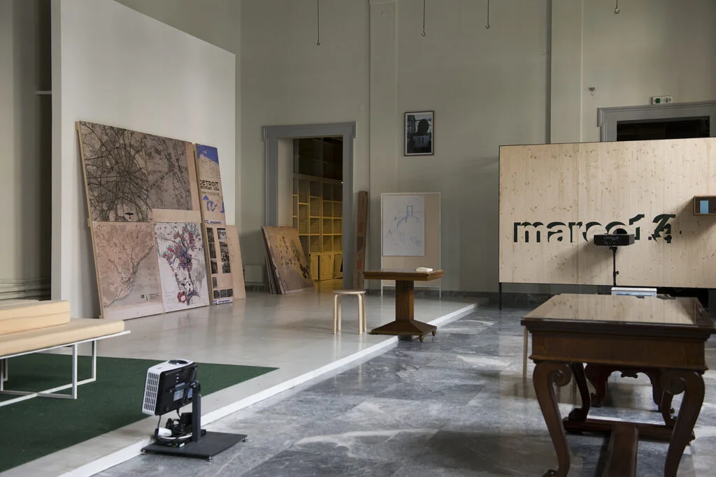 Installationsansicht von Rainer Oldendorfs Marco 14 im Polytechnion während der documenta 14, Athen