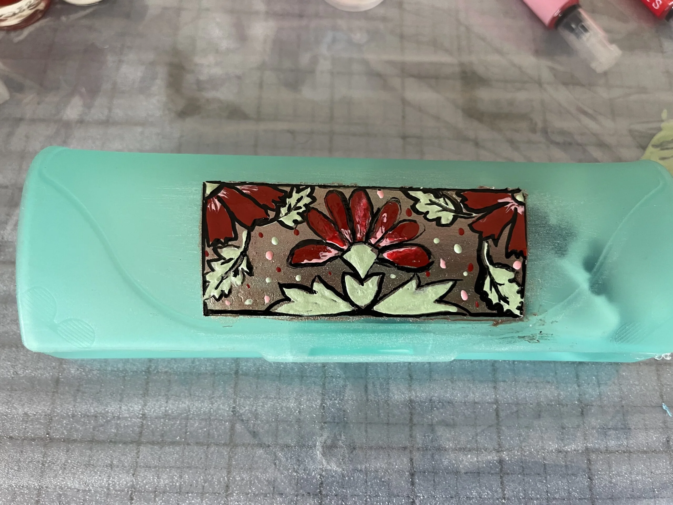 Transformar cajas de gafas ópticas en obras de arte únicas