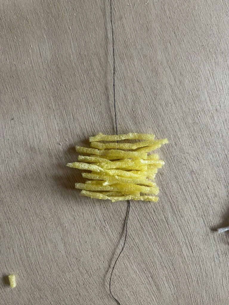 Pompon ébouriffé en forme de tête de fleur de Kadam arrondie