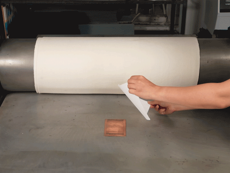 Diagram showing the inking and wiping step of the etching process before pressing onto paper