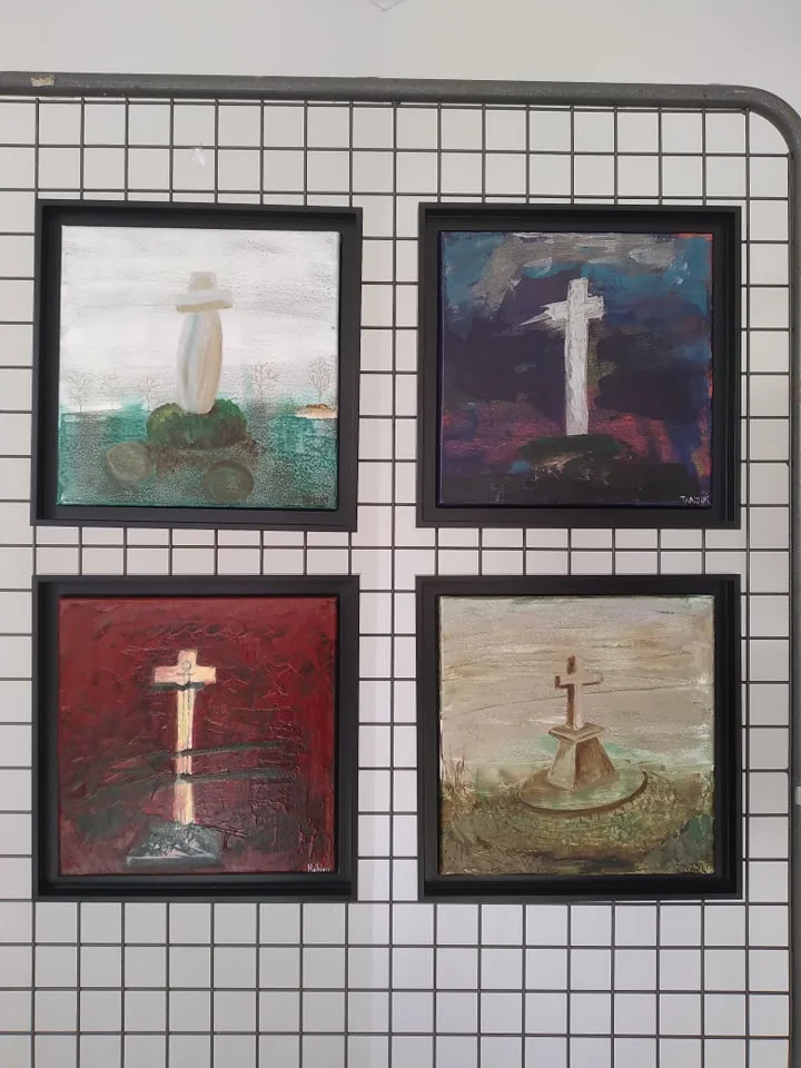 Painting depicting Breton heritage symbols from the Regards Croisés cross-cultural exhibition