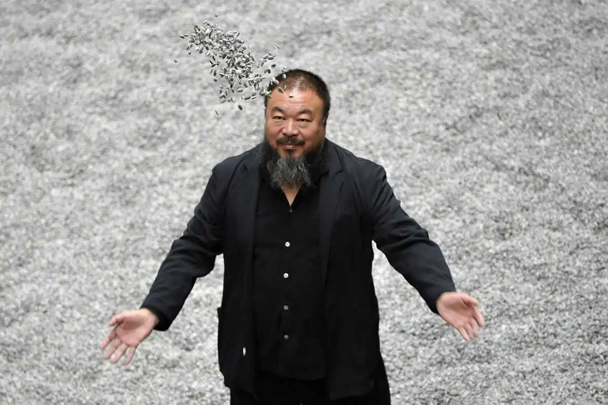 Ai Weiwei con 'Semi di Girasole', 2010, via Metalocus